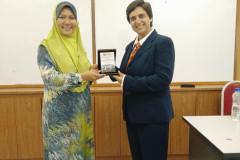 Dr-Agrawal-with-the-Director-of-Center-for-Advanced-Robotics-in-Malaysia